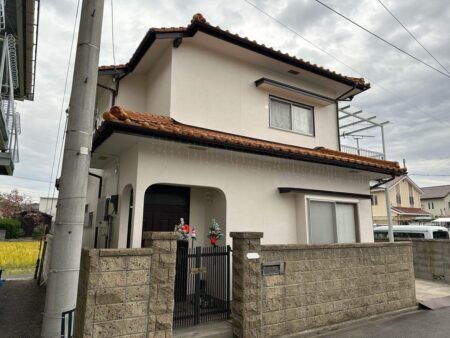 【松山市×外壁塗装工事】深碧で重厚感ある美しさへ―下地からこだわったモルタル外壁の再生塗装