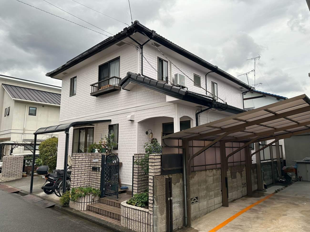 【松山市×外壁屋根塗装工事】ロイヤルシリコンで美観長持ち！モニエル瓦まで丁寧に仕上げた高耐久塗装工事