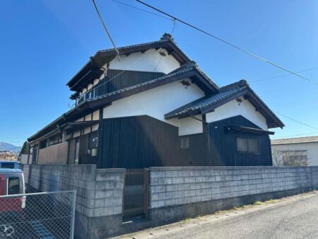 【鬼北町×外壁塗装工事】木板と漆喰の風合いを守る―キシラデコールコンゾランで仕上げた丁寧な外壁塗装