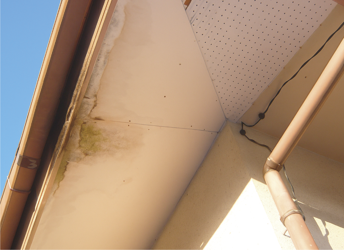 軒天のシミ・鉄部のサビ