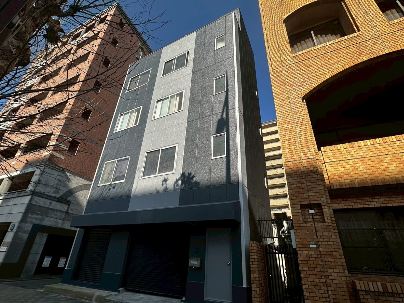 福岡市中央区｜高層マンション密集地で行った4階建て住宅専用ビルの外壁塗装工事【S様邸】