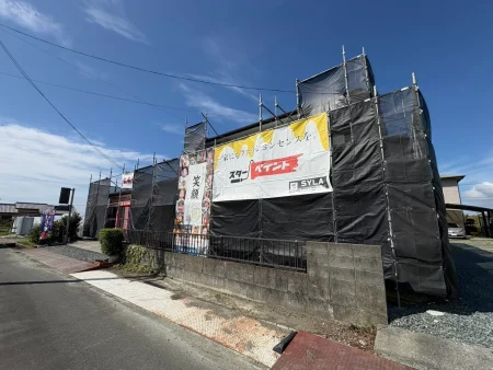 【静岡県磐田市】外壁塗装工事がスタート！足場を設置しました🏠✨